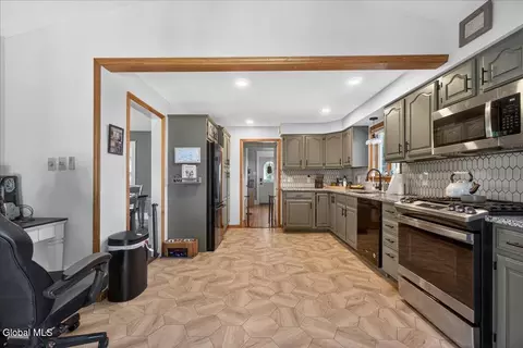 Kitchen - 1932 Tower Ave, Schenectady, NY 12304 photo 5 of 6
