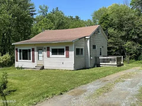 32 Thompson Ln, Brainard, NY 12024