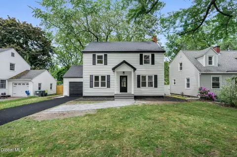 1413 Via Del Mar, Niskayuna, NY 12309