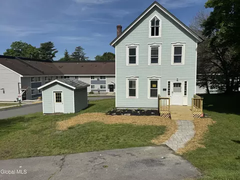 45 6th St, Waterford, NY 12188