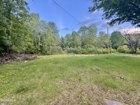 340 Howe Rd, Lake Luzerne, NY 12846