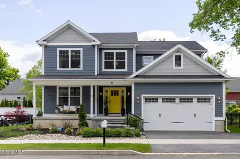 35 Chloes Way, Saratoga Springs, NY 12866