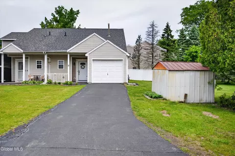 17 Diane Ct, Cohoes, NY 12047