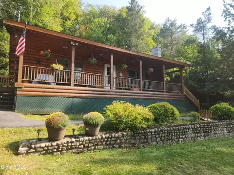 454 E Shore Dr, Adirondack, NY 12808
