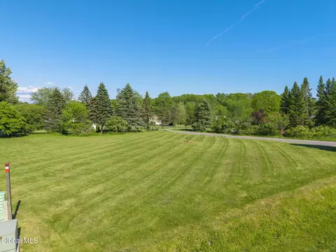 2 Canter Ln, Johnstown, NY 12095