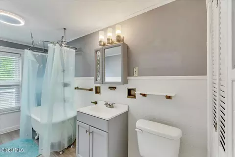 Bath - 2115 Colgate Pl, Schenectady, NY 12304 photo 9 of 9