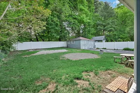 Exterior - 2115 Colgate Pl, Schenectady, NY 12304 photo 4 of 6
