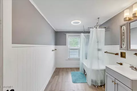 Bath - 2115 Colgate Pl, Schenectady, NY 12304 photo 8 of 9