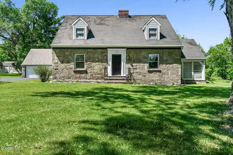 121 Maltbie Dr, Amsterdam, NY 12010