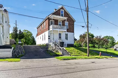 3 Young Ave, Amsterdam, NY 12010