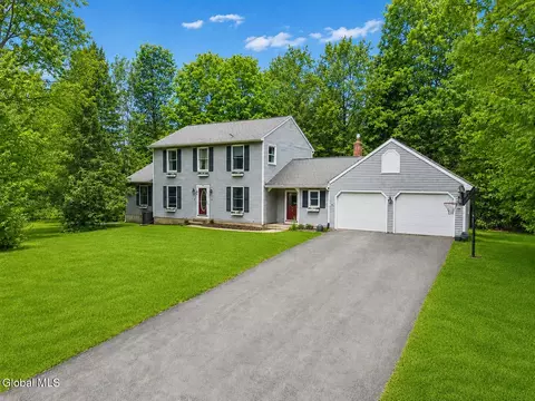 48 Castleberry Dr, Gansevoort, NY 12831