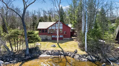135 Pearson Ln, Lake Pleasant, NY 12108