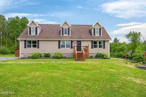 170 Sullivan Rd, Esperance, NY 12066