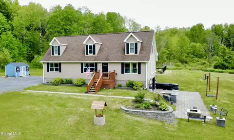 170 Sullivan Rd, Esperance, NY 12066