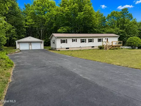 155 S Line Rd, Middle Grove, NY 12850