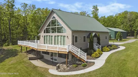 113 Captains Cv, Crown Point, NY 12928