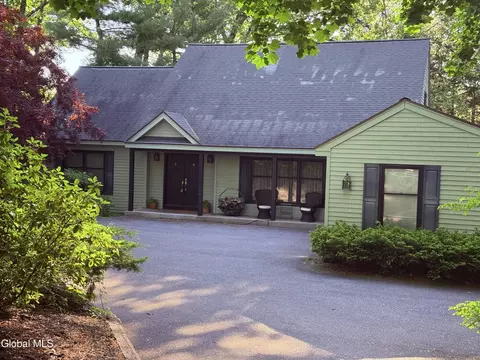 10 Longwood Dr, Saratoga Springs, NY 12866
