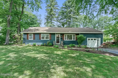 118 E Poplar Dr, Delmar, NY 12054