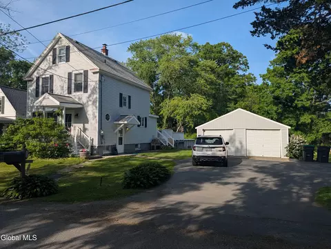 874 Benedict Ave, Niskayuna, NY 12309