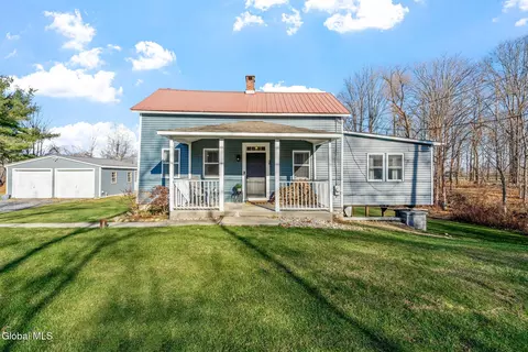 1612 W Glenville Rd, Amsterdam, NY 12010