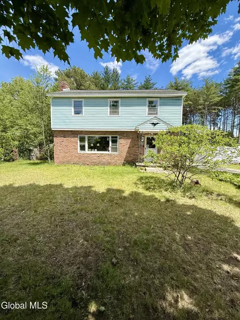 25 Merritt Rd, Queensbury, NY 12804