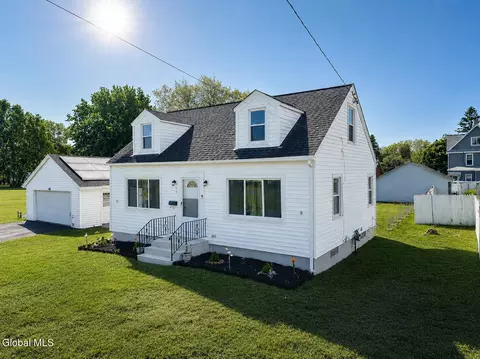 90 Clizbe Ave, Amsterdam, NY 12010
