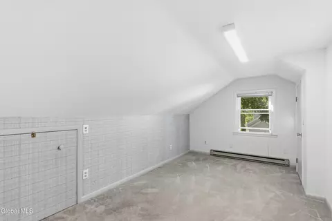 Bedroom - 1054 Outer Dr, Schenectady, NY 12303 photo 2 of 3