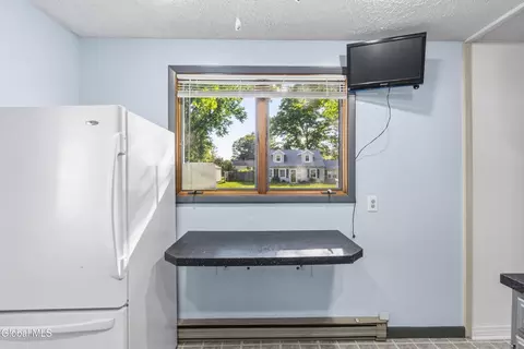 Kitchen - 1054 Outer Dr, Schenectady, NY 12303 photo 4 of 4