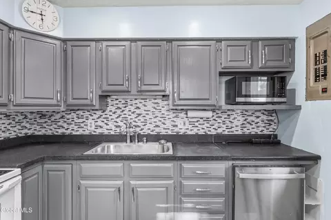 Kitchen - 1054 Outer Dr, Schenectady, NY 12303 photo 1 of 4