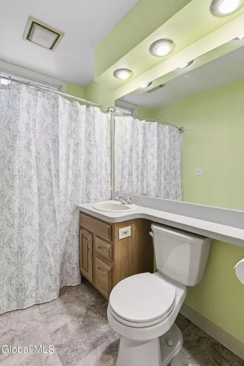 Bath - 1054 Outer Dr, Schenectady, NY 12303 photo 1 of 2