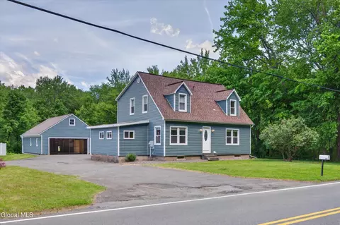 162 Clamsteam Rd, Halfmoon, NY 12065