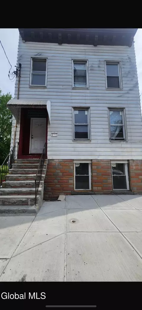 313 1st St, Albany, NY 12206