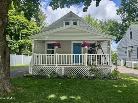 13 Knickerbocker Rd, Glenville, NY 12302
