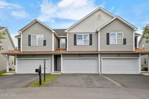 14 Amalia Ln, Rensselaer, NY 12144