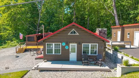 12 Whitney Dr, Averill Park, NY 12018