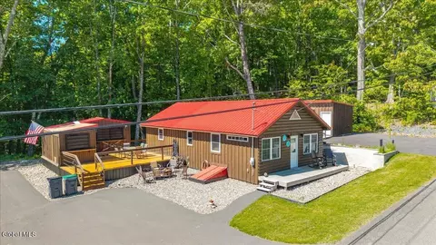 12 Whitney Dr, Averill Park, NY 12018