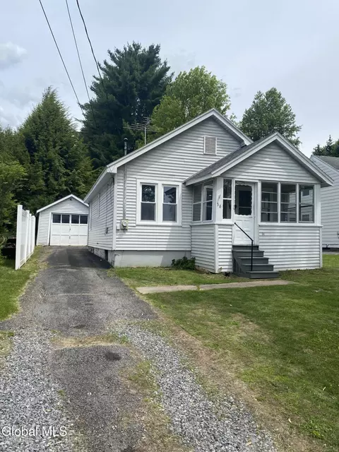 36 Wooster St, Gloversville, NY 12078