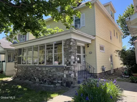 851 Central Pkwy, Schenectady, NY 12309