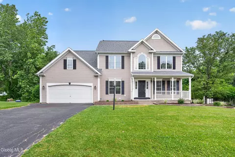 10 Reynolds Ct, Delmar, NY 12054