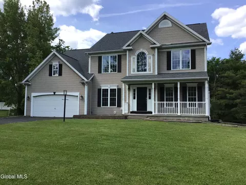 10 Reynolds Ct, Delmar, NY 12054