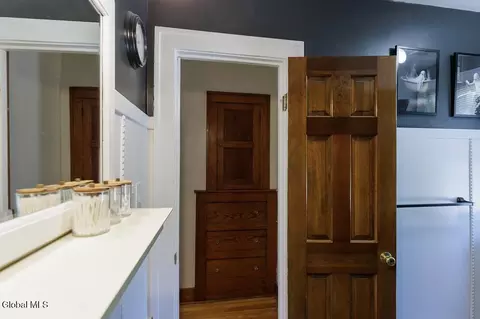 Entry Way - 1135 Baker Ave, Schenectady, NY 12309 photo 9 of 11
