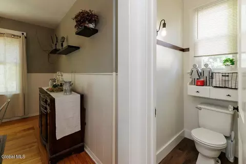 Entry Way - 1135 Baker Ave, Schenectady, NY 12309 photo 7 of 11