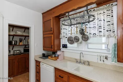 Kitchen - 1135 Baker Ave, Schenectady, NY 12309 photo 4 of 6