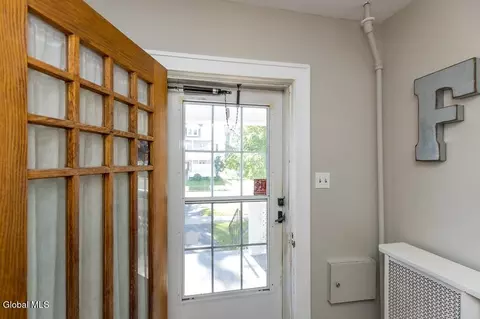 Entry Way - 1135 Baker Ave, Schenectady, NY 12309 photo 3 of 11