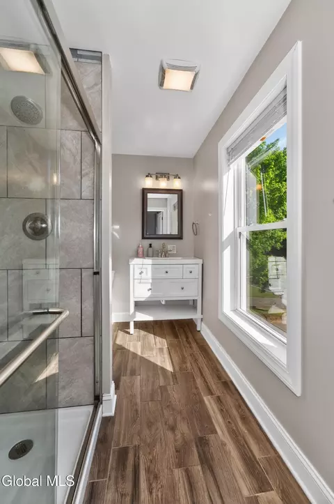 Bath - 3174 E Lydius St, Schenectady, NY 12303 photo 2 of 5