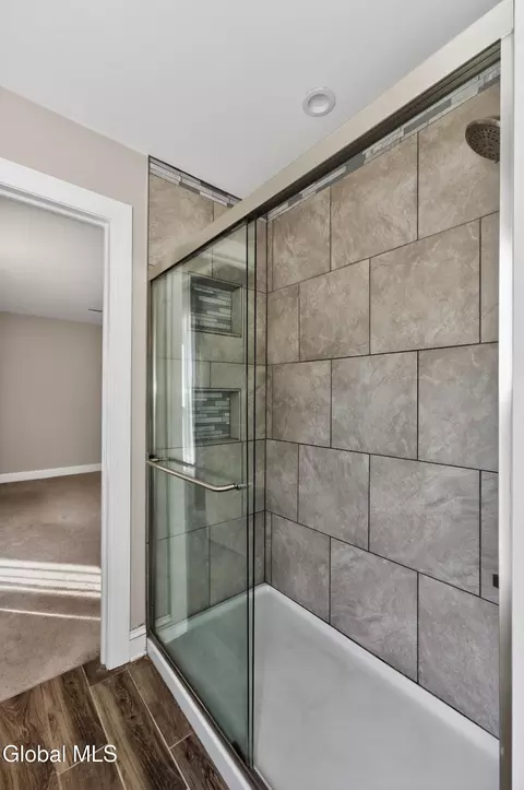 Bath - 3174 E Lydius St, Schenectady, NY 12303 photo 3 of 5