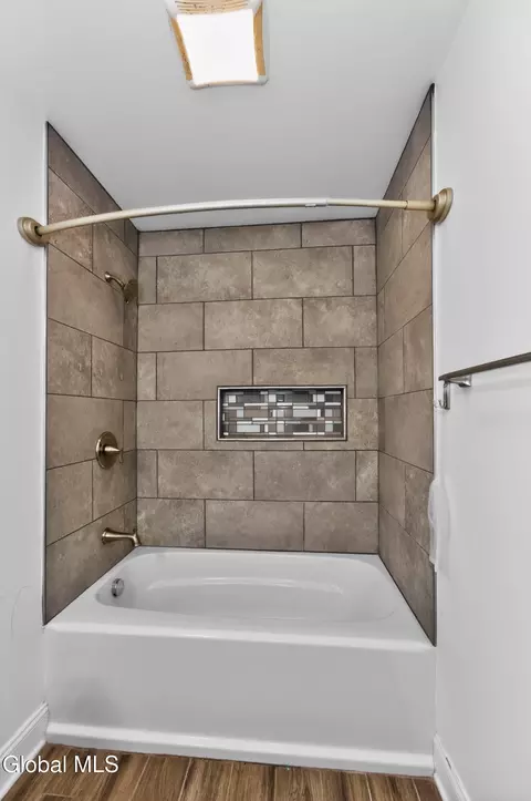 Bath - 3174 E Lydius St, Schenectady, NY 12303 photo 4 of 5