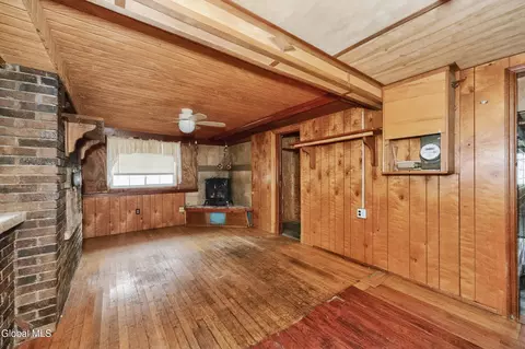 Living - 1120 Outer Dr, Schenectady, NY 12303 photo 2 of 8