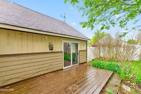 Exterior - 1120 Outer Dr, Schenectady, NY 12303 photo 3 of 6