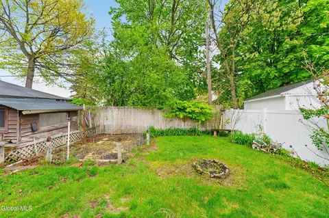 Exterior - 1120 Outer Dr, Schenectady, NY 12303 photo 5 of 6